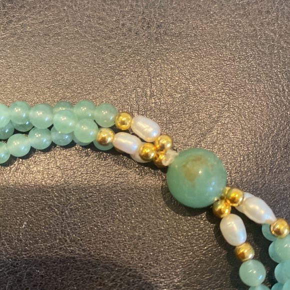 Jade and freshwater pearl necklace 15” - Picture 4 of 4